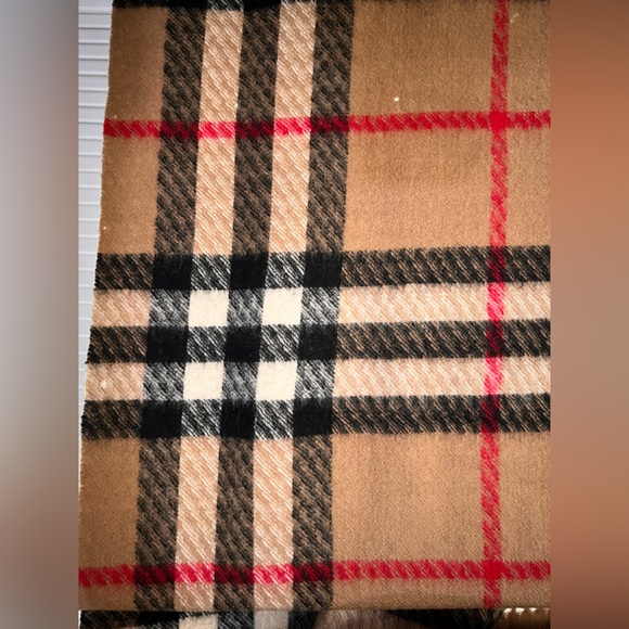 BURBERRY Fringed Checked Cashmere Scarf - Picture 6 of 7